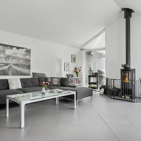 Holiday home Stunning In With Kitchen *