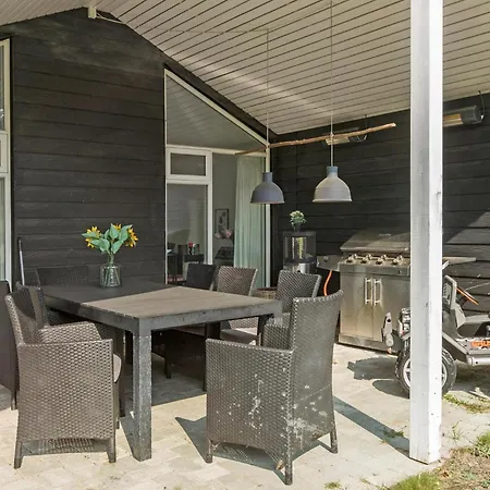 Stunning In With Kitchen Holiday home *