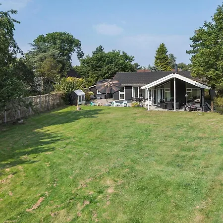 Holiday home Stunning In With Kitchen Liseleje