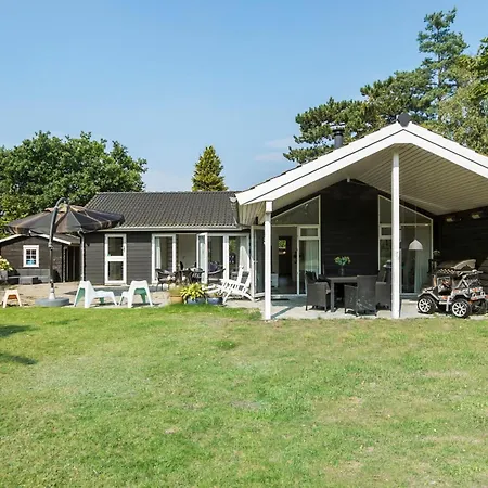Holiday home Stunning In With Kitchen *